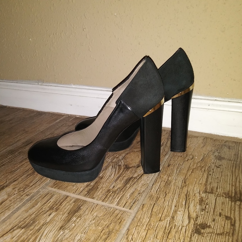 Versace Collection Pump - Picture 4 of 16